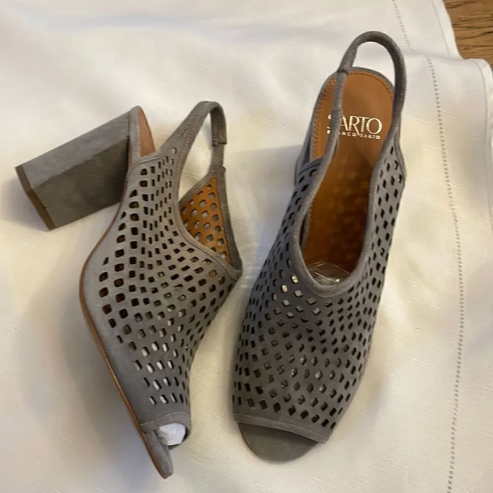 FRANCO SARTO GREY SUEDE CUTOUT SLINGBACK BLOCK HEELS.  NEW IN BOX